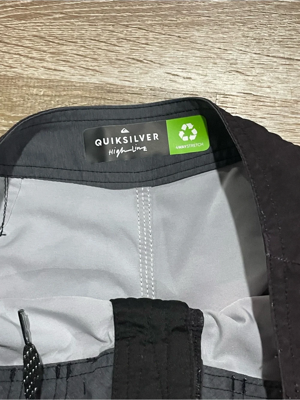 Quiksilver vibrant gradient